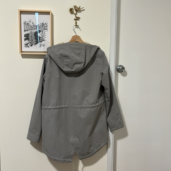 Burton lightweight Parka - Picture 2 of 5